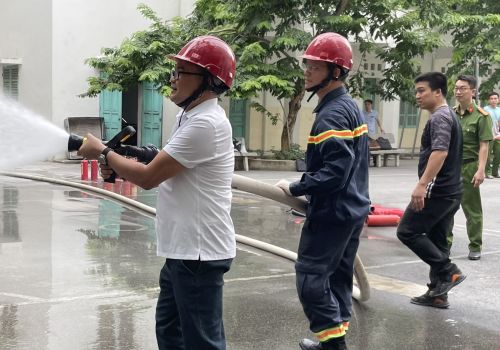 Cán bộ công nhân viên Công ty tham gia khóa học bồi dưỡng kiến thức phòng cháy